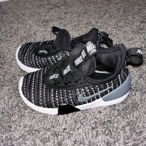 Nike Baby Ashin Modern Running Sneakers Baby Toddler 6C Black and White